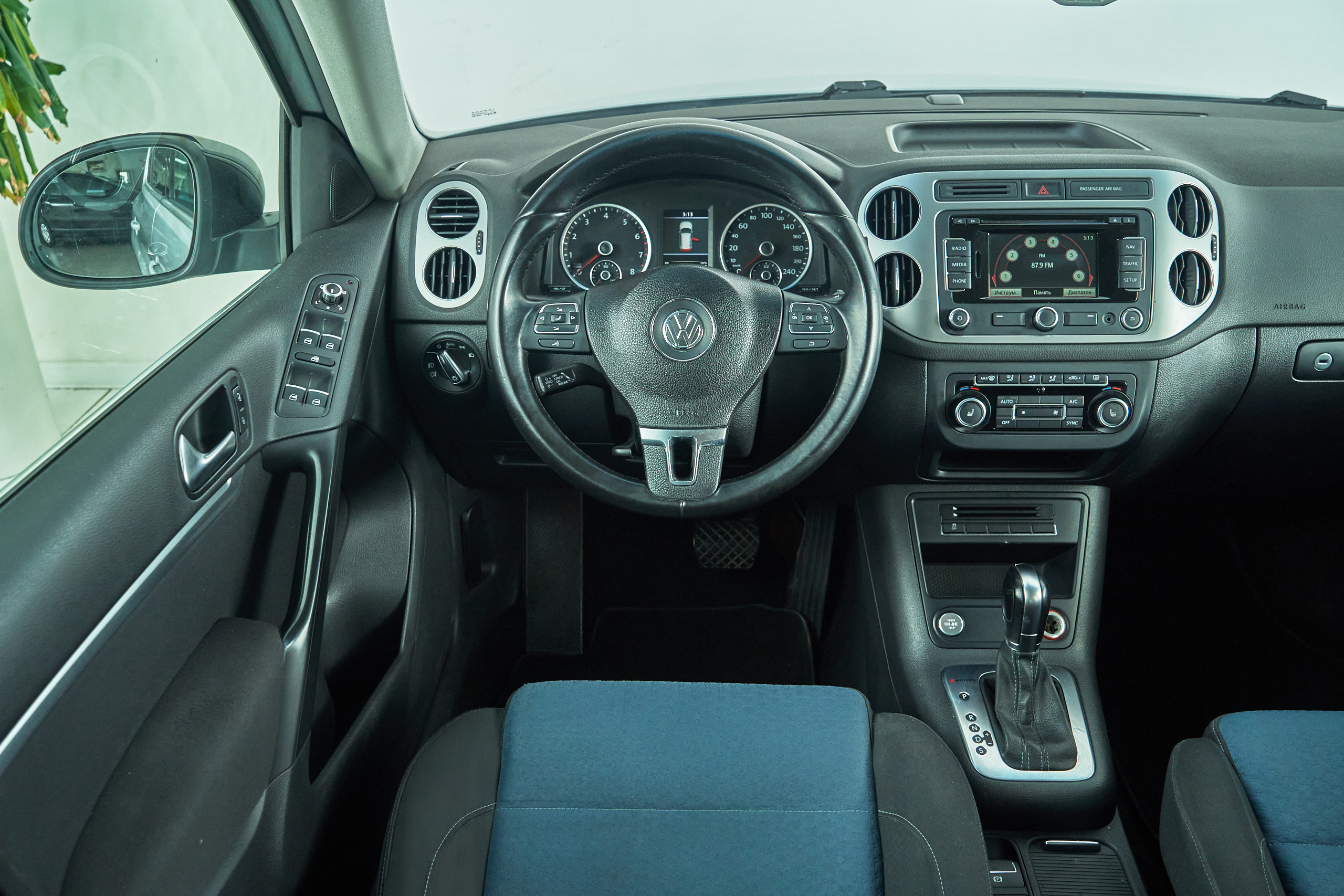 2013 Volkswagen Tiguan , Серебряный - вид 10